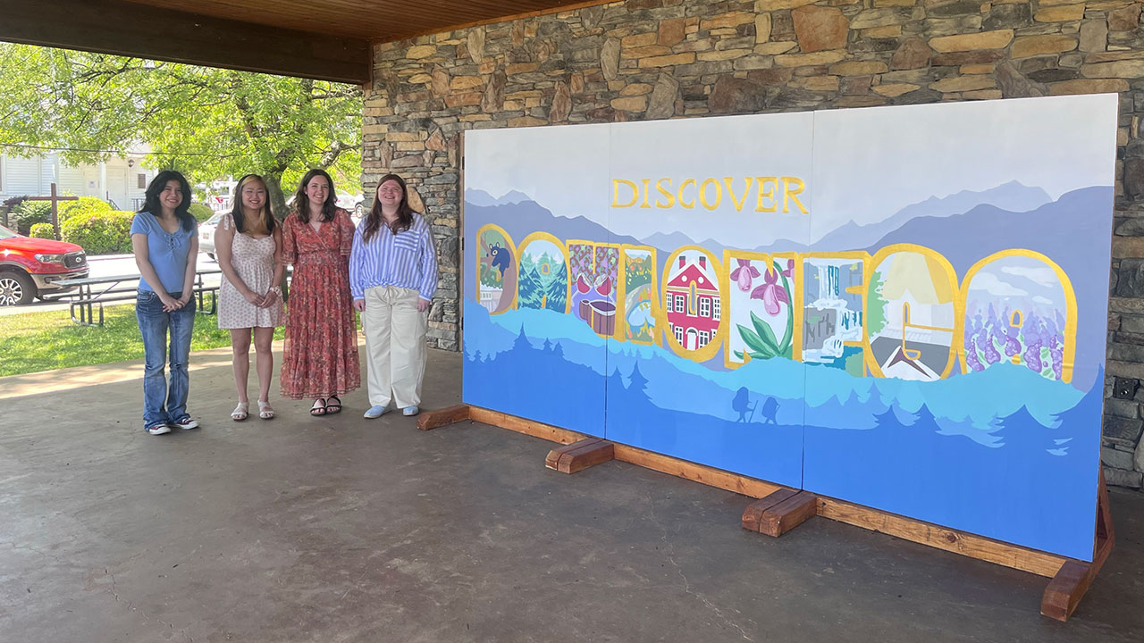 Students paint murals in community 